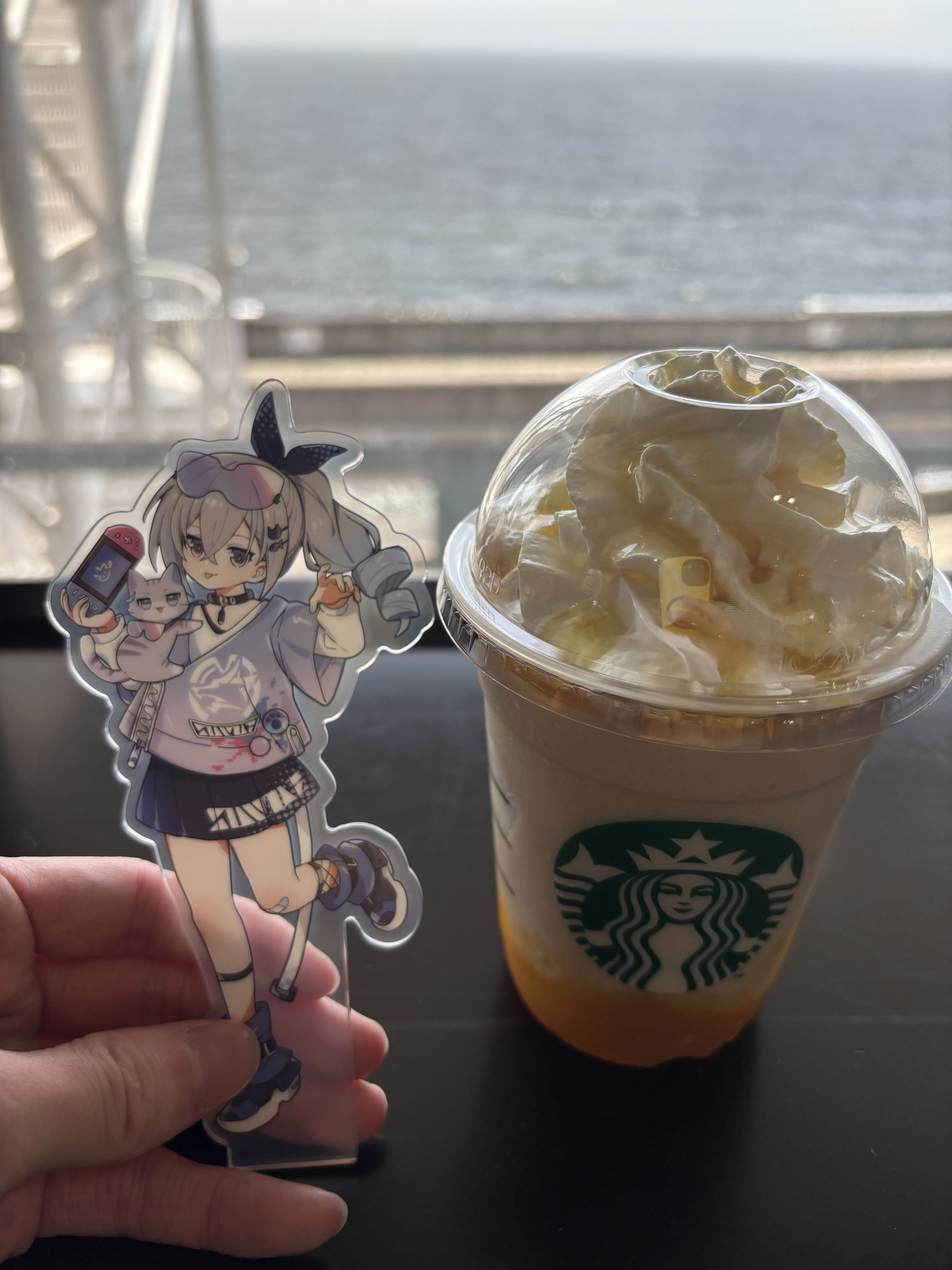 銀狼、マンゴーなんとかフラペチーノ、はちみつ三周トッピングだよ