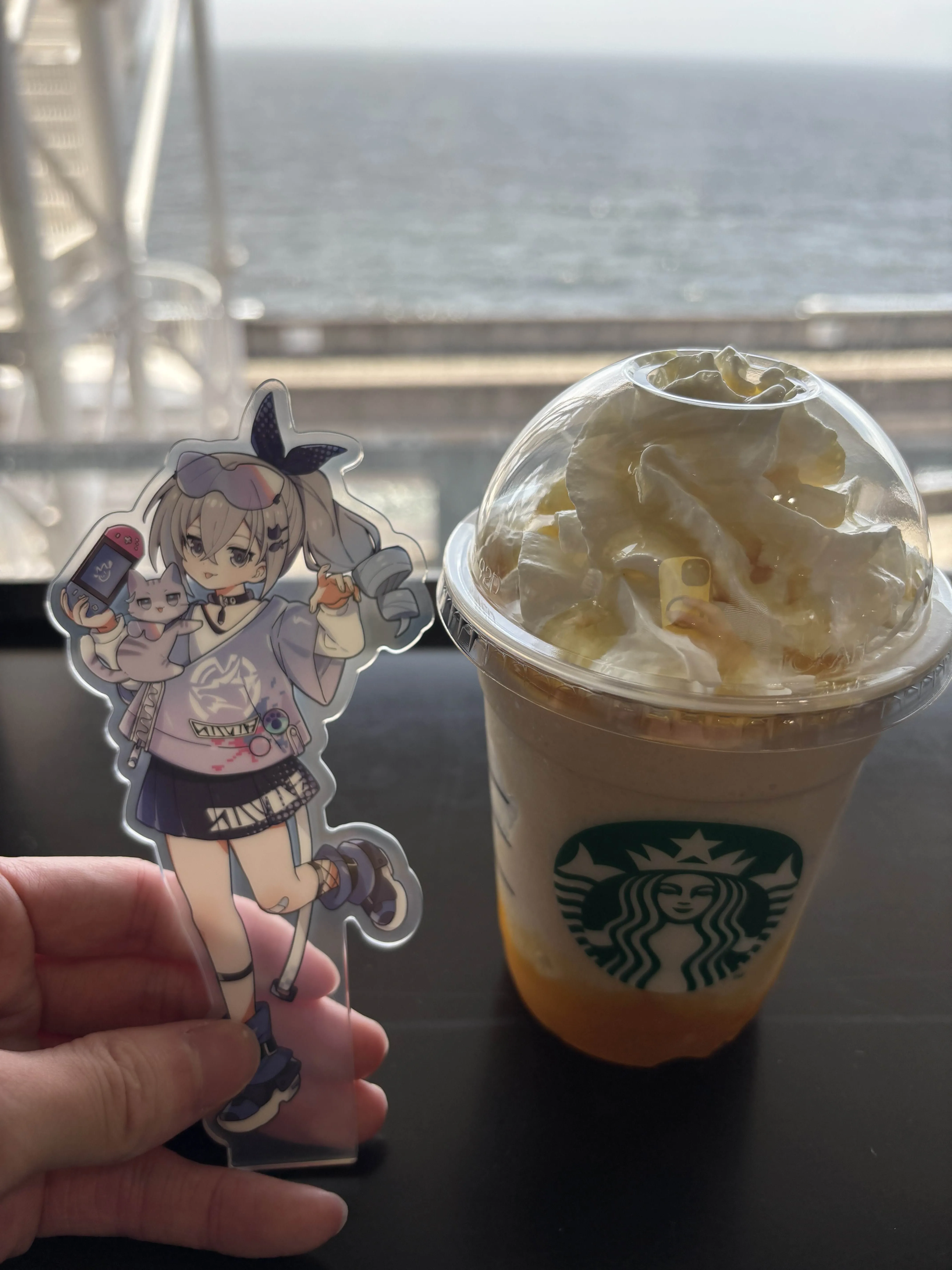 銀狼、マンゴーなんとかフラペチーノ、はちみつ三周トッピングだよ