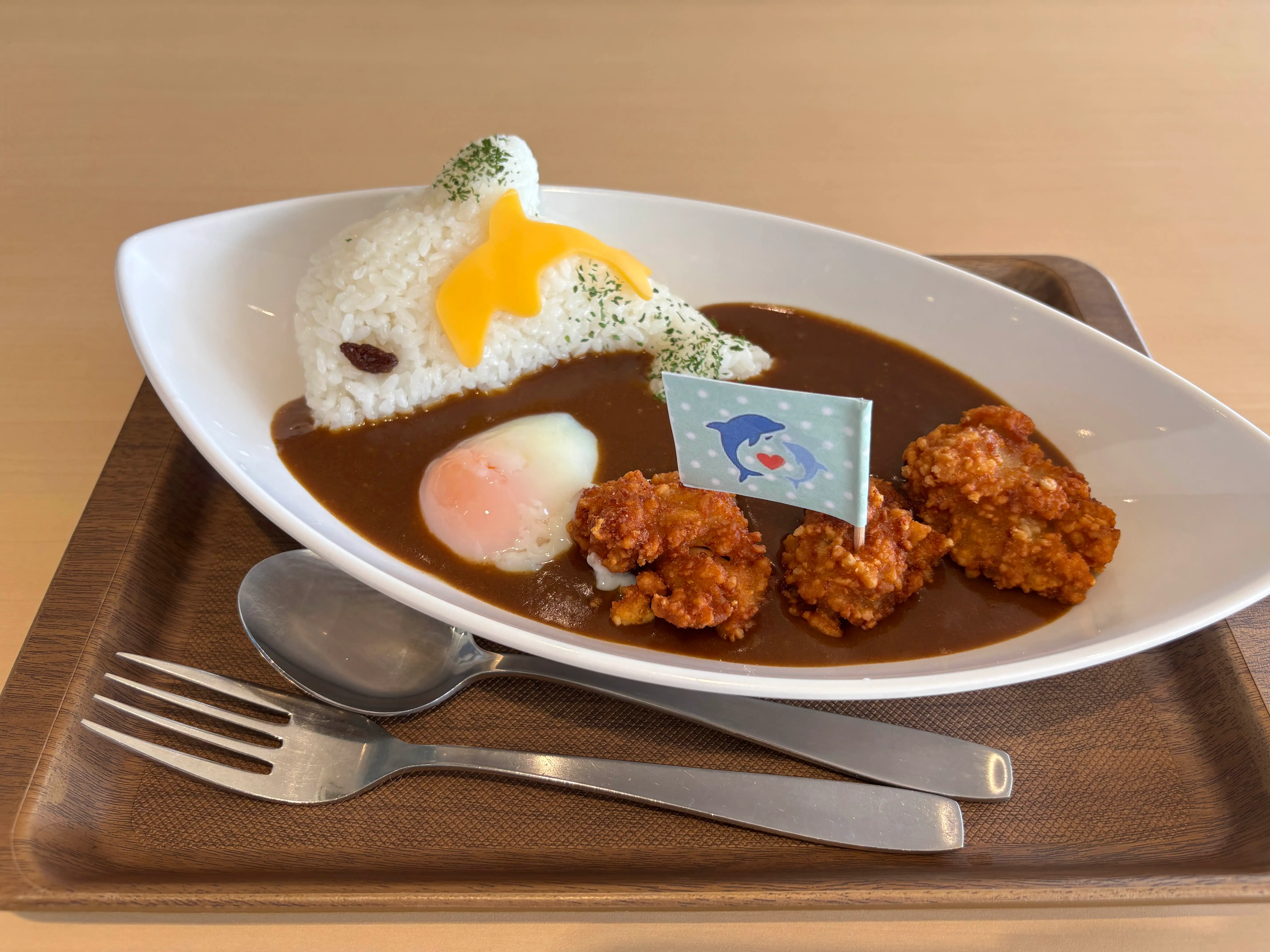 子供向けメニューな気がするけど、あまりにも魅力的だったからお昼ごはんにしてしまった