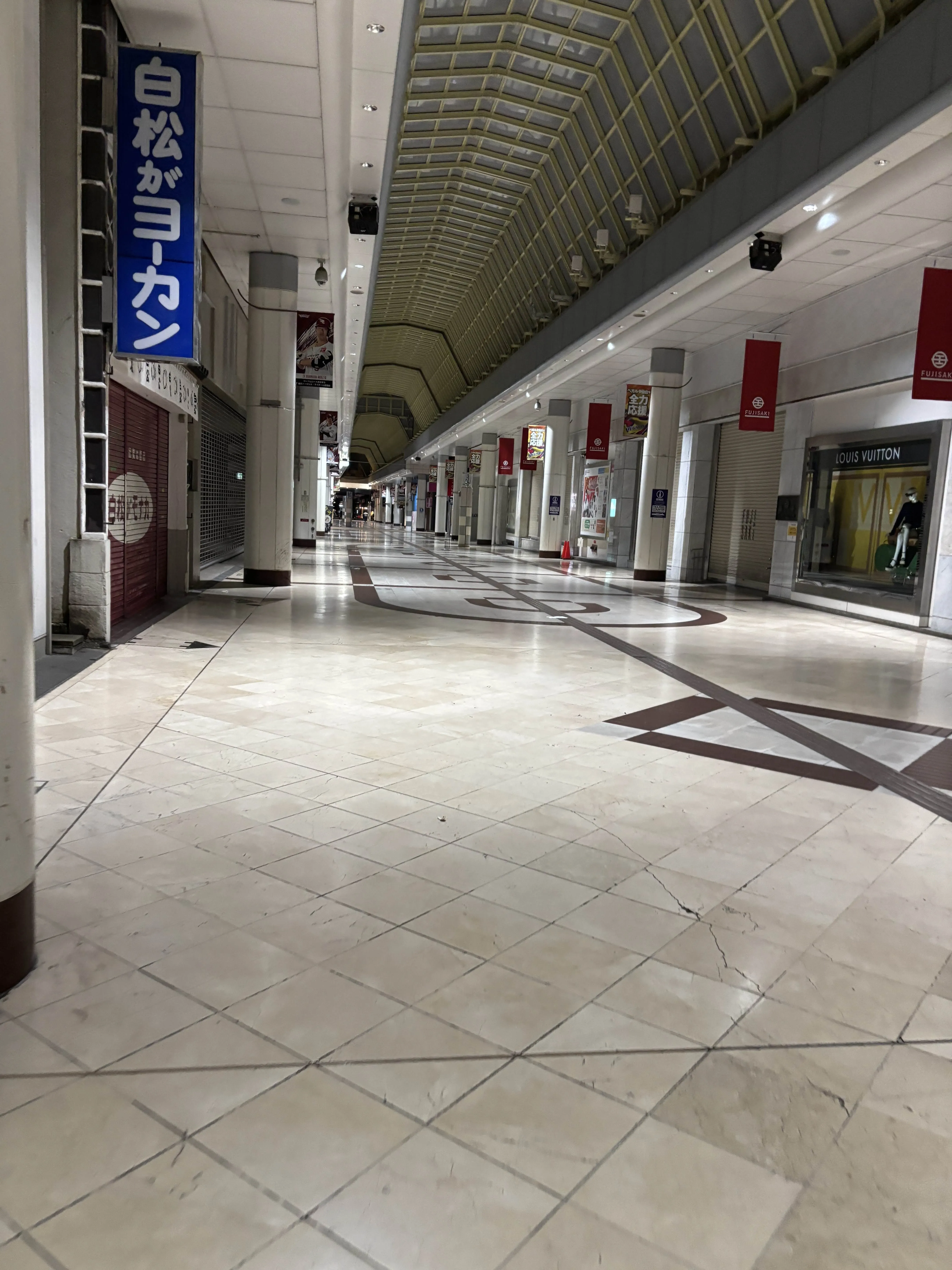 朝4時半の商店街