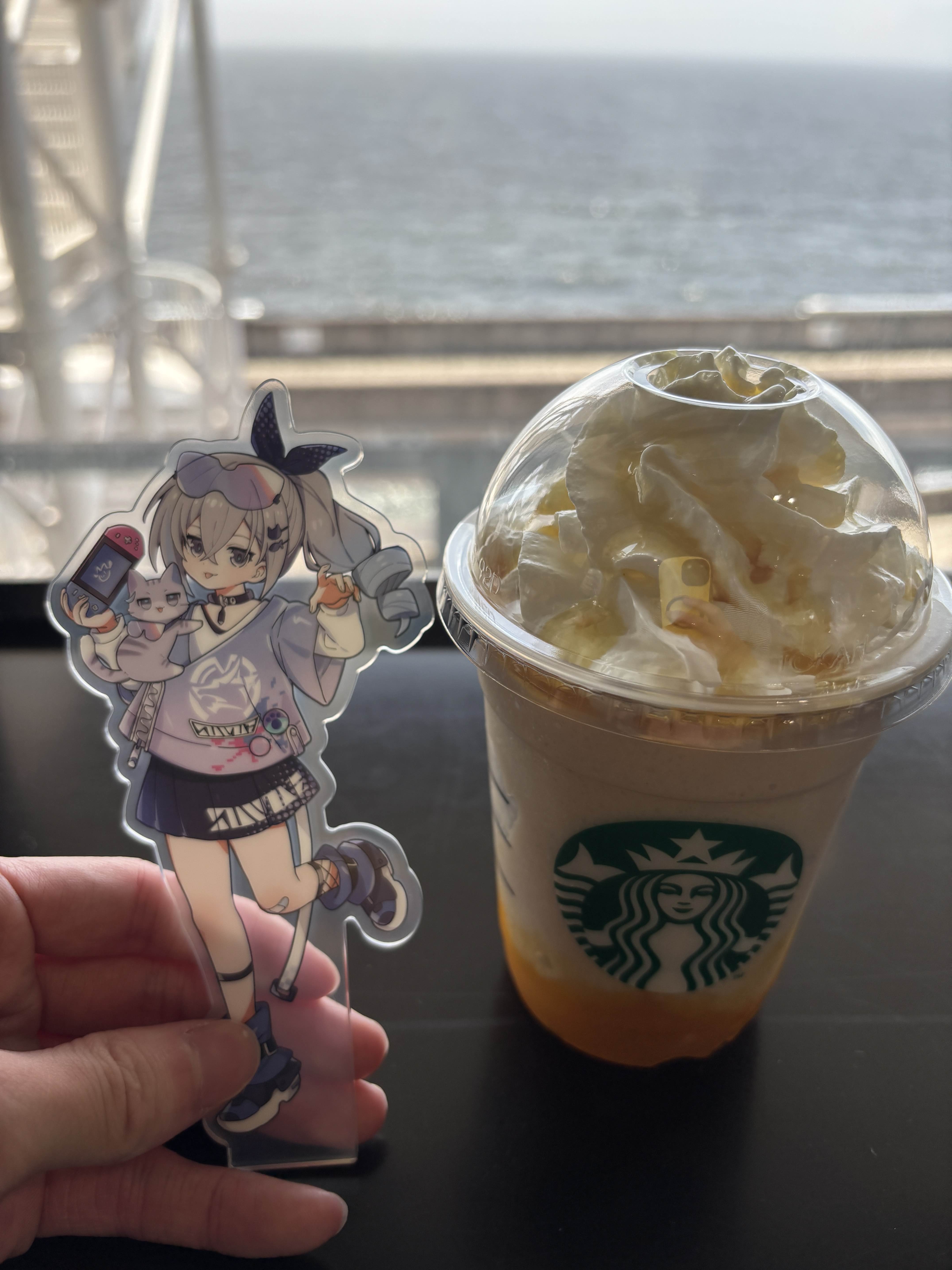 銀狼、マンゴーなんとかフラペチーノ、はちみつ三周トッピングだよ